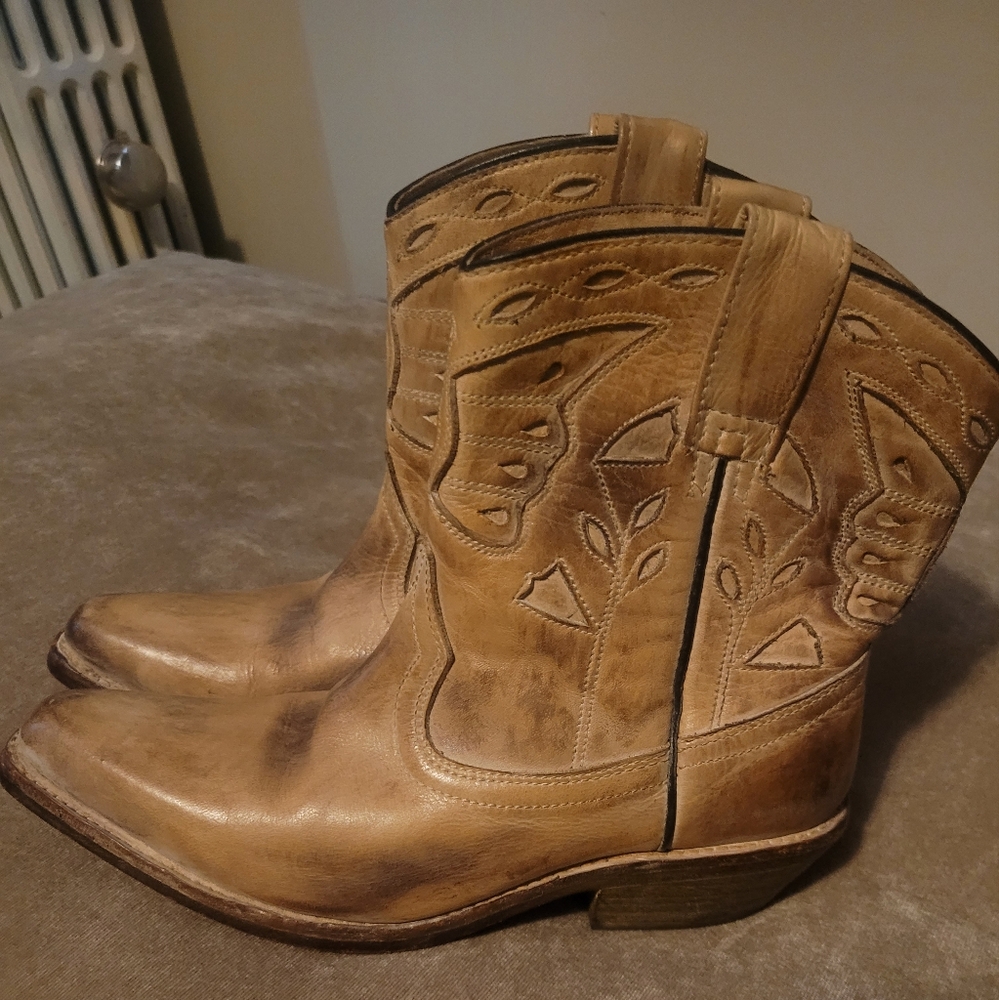 Bed/Stu women's ankle boots.